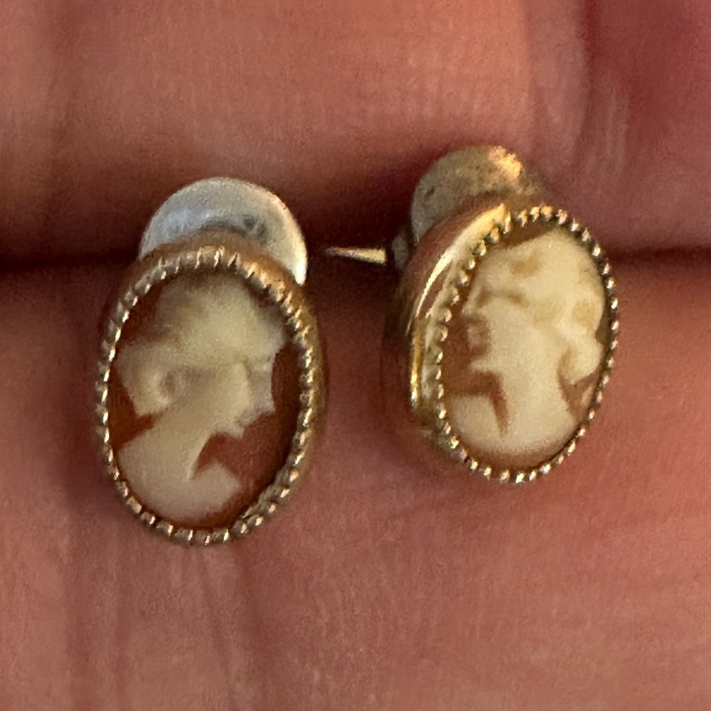 Vintage Oval Coral & Cream in Gold Lady Cameo Pierced Stud Earring Pair.